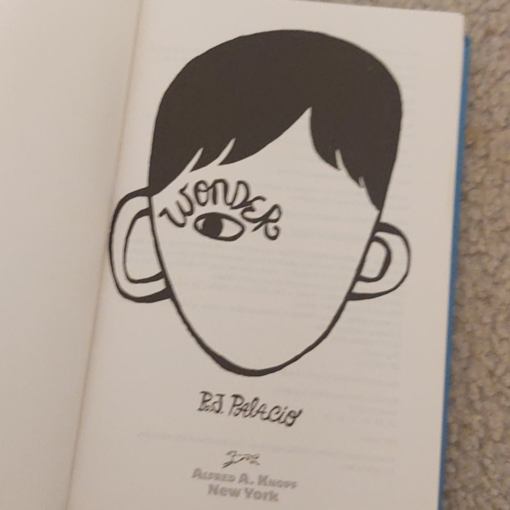 Wonder by R.J Palacio - Picture 3 of 3